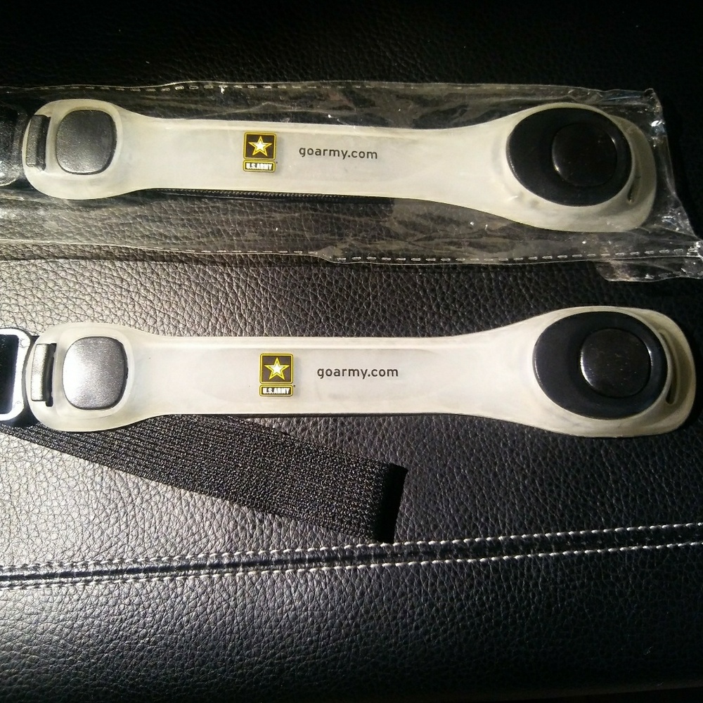 Flashing arm bands